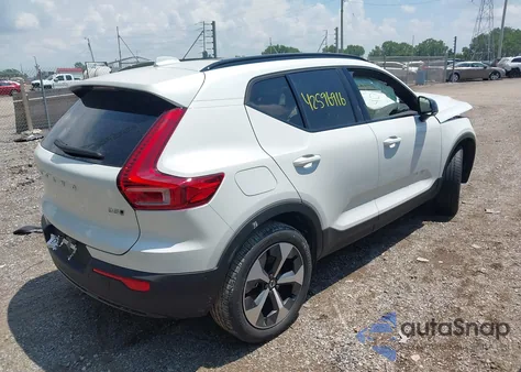 2025 Volvo Xc40 B5 Plus Dark Theme z USA, uszkodzony, nr VIN YV4L12UC9S2582694